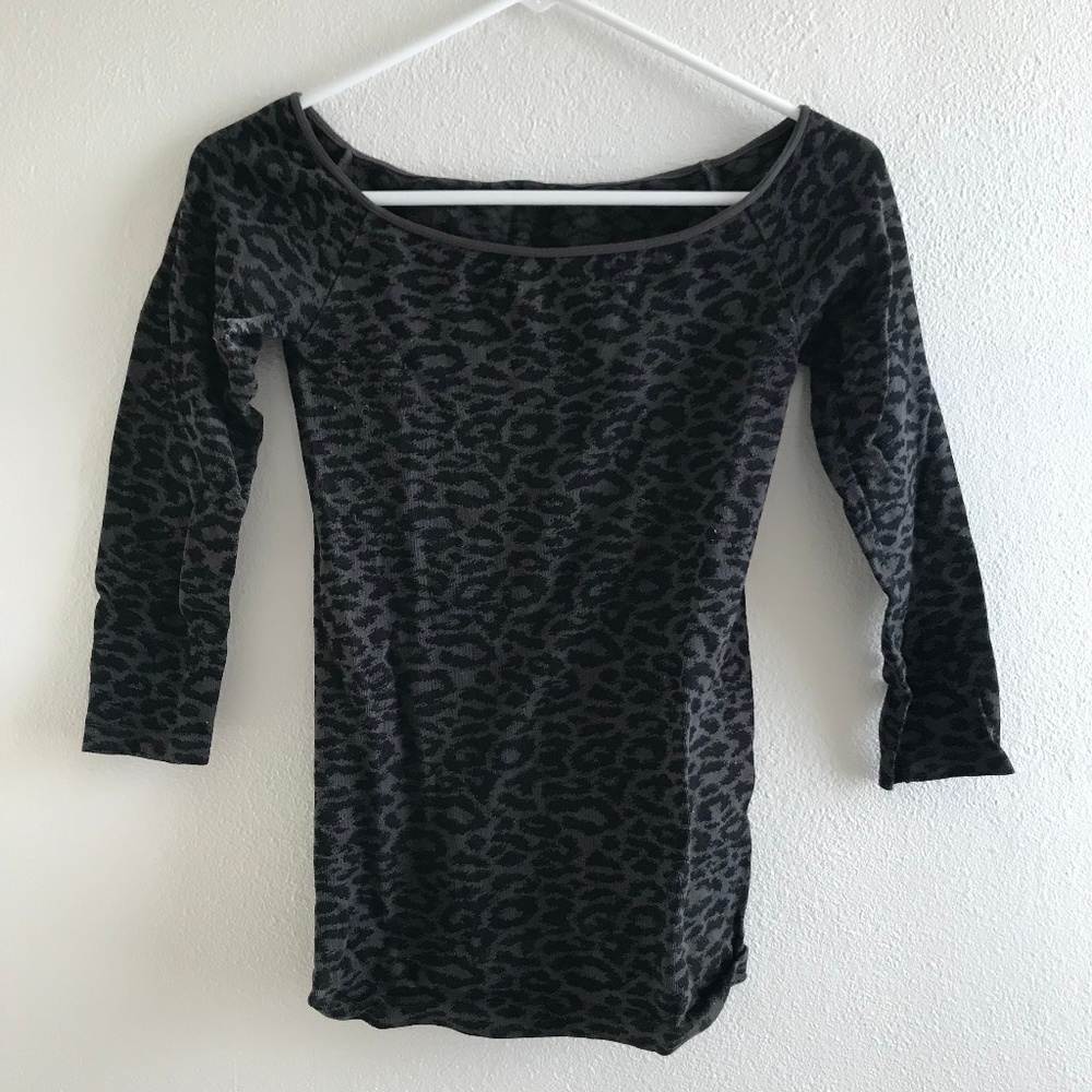 Wide neck stretch 3/4 length top in animal print